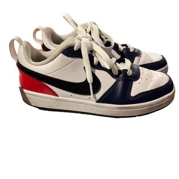 Nike Court BoroughLow size 4Y